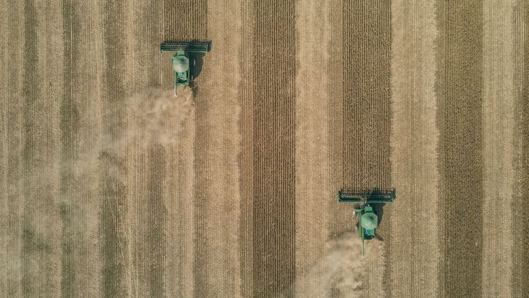 Colheita aérea em lavoura de soja